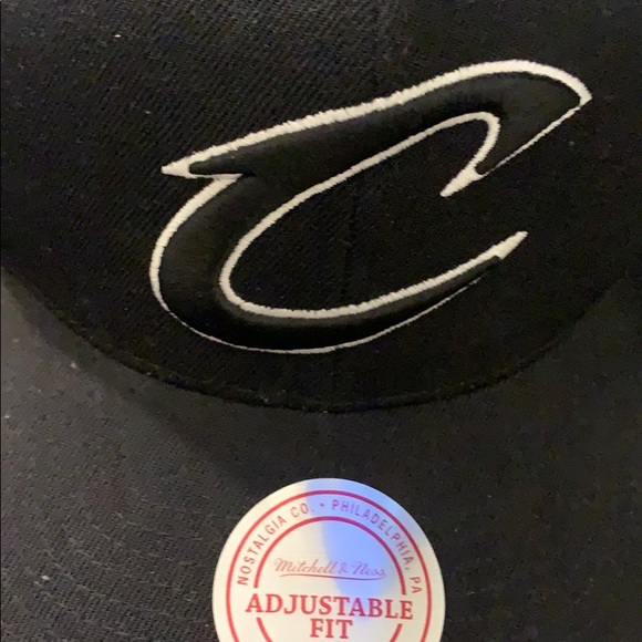 Cleveland Mitchell and ness hat - Picture 2 of 4